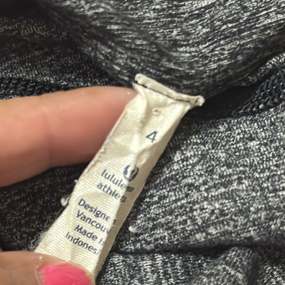 LULULEMON Gray/Black Quarter Zip Top - Picture 11 of 11